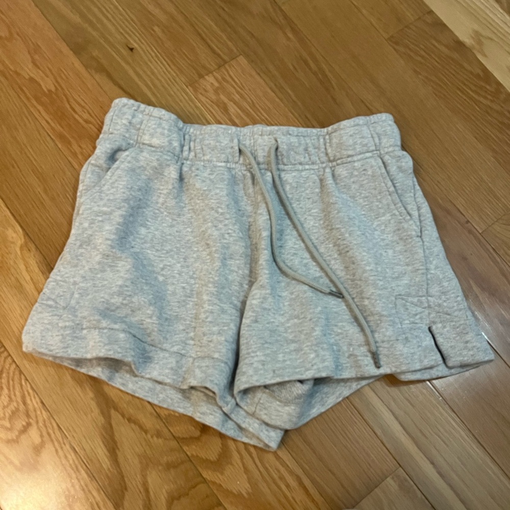 Universal Thread Heather Gray Athletic Shorts
